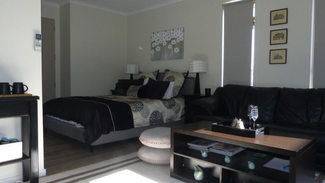 Modern Self Contained Apartment In Riverhead Экстерьер фото