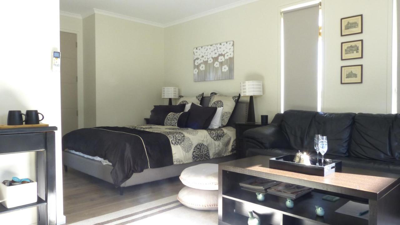 Modern Self Contained Apartment In Riverhead Экстерьер фото